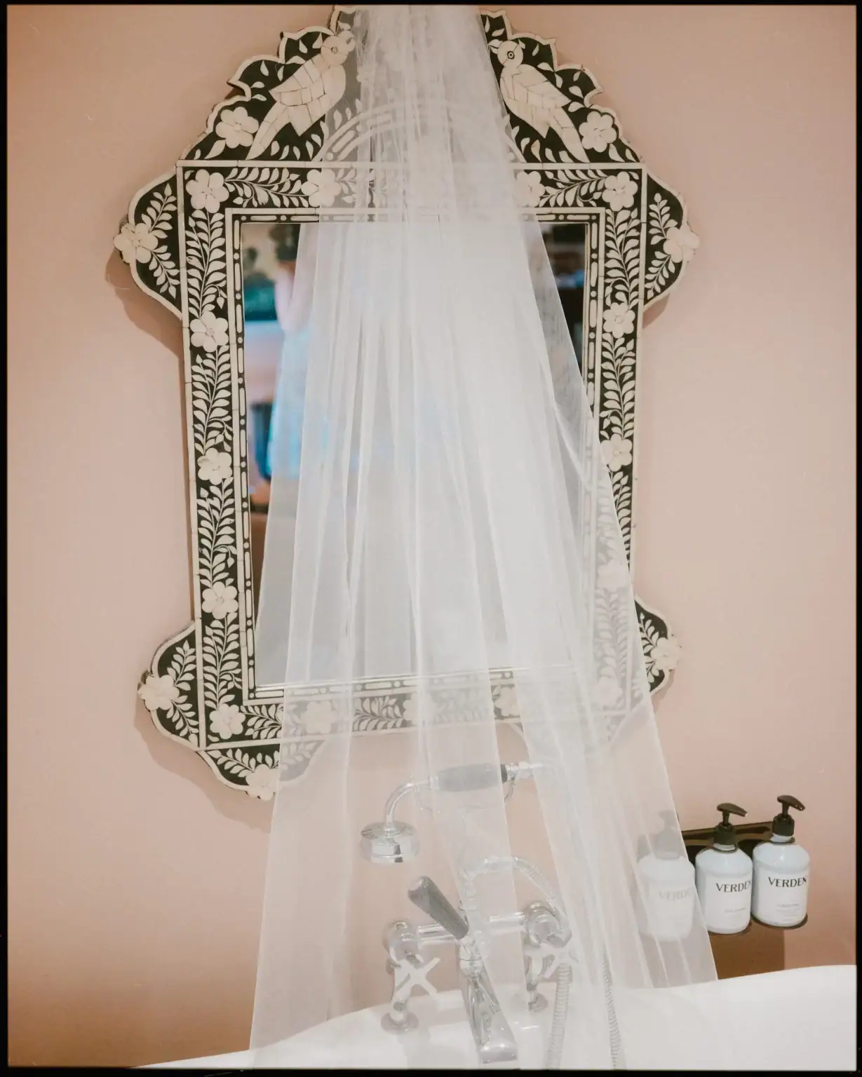 veil hanging in bridal suite at the george in rye