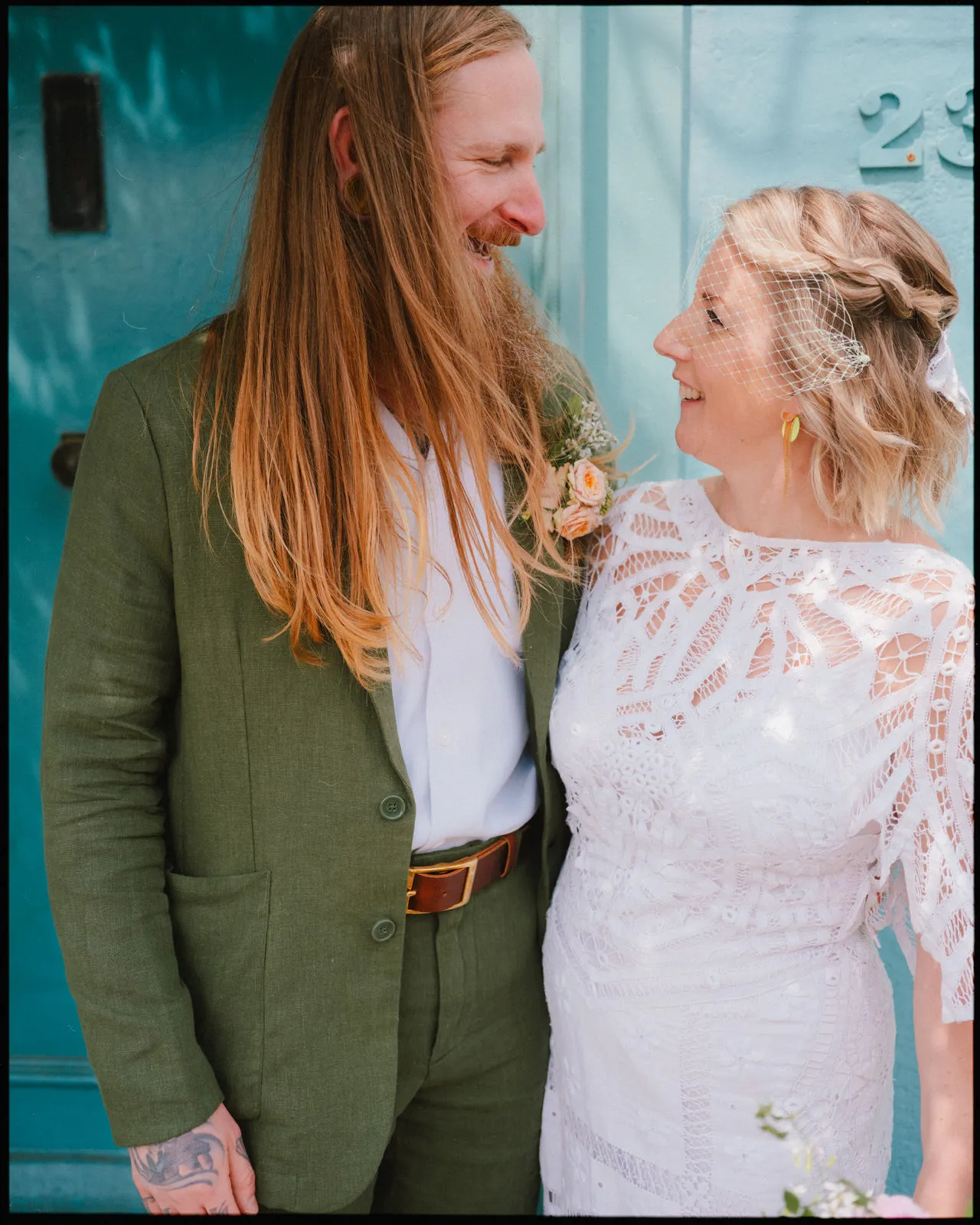 hastings wedding photographer sussex - fishing huts old town couple 