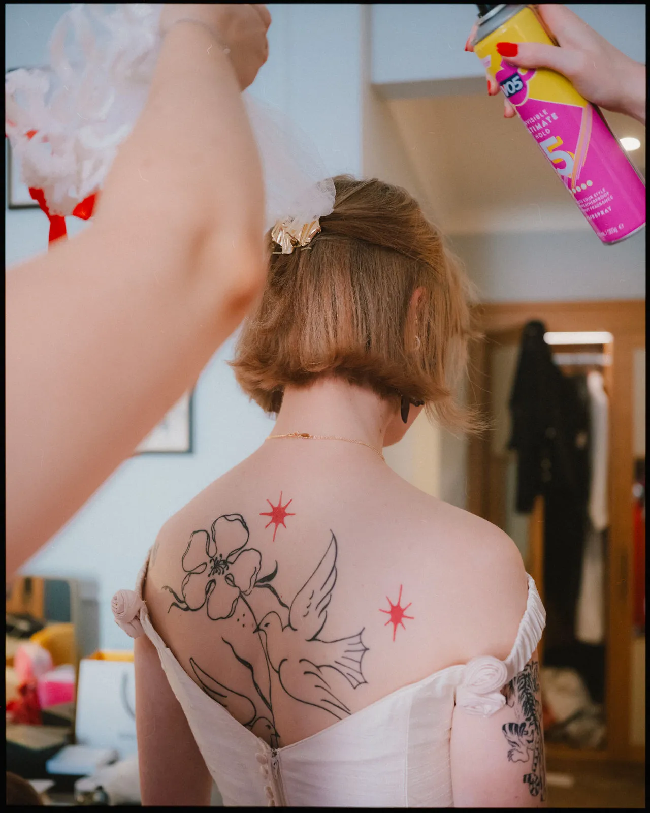 brighton town hall wedding photographer sussex - bride getting ready at grand hotel